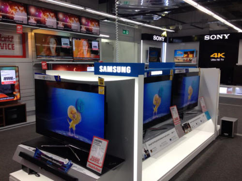Elektronik market iç mekan tv standları